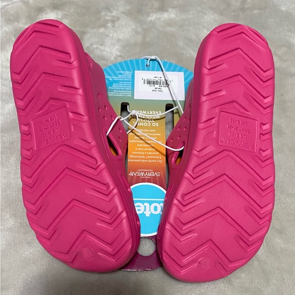 NWT Kids Totes Size T9/10 - Picture 2 of 4